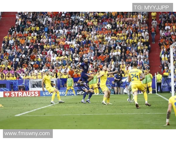 足球明星莅临香港激情赛场引发球迷热烈追捧与欢呼